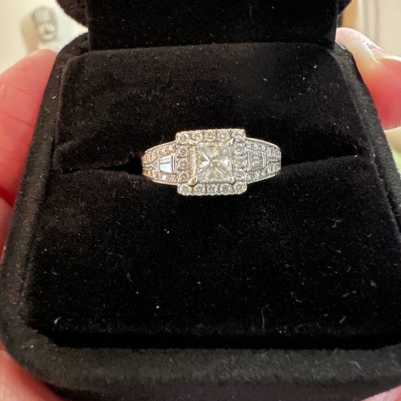 Jewelry - ✨MUST SELL✨ACCEPTING REASONABLE OFFERS✨ Neil Lane Discontinued Engagement Ring